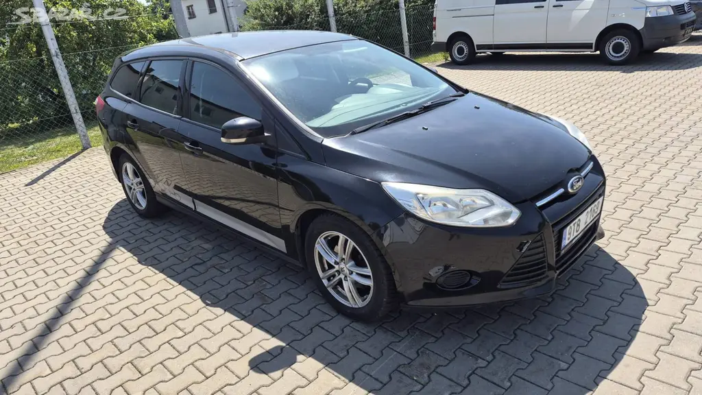 Ford Focus mk3 1.6TDCI 70kW klima - fotka 2