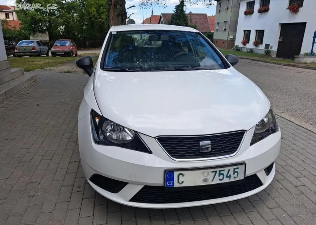 Seat Ibiza 1,2 i benzín manuální - fotka 2