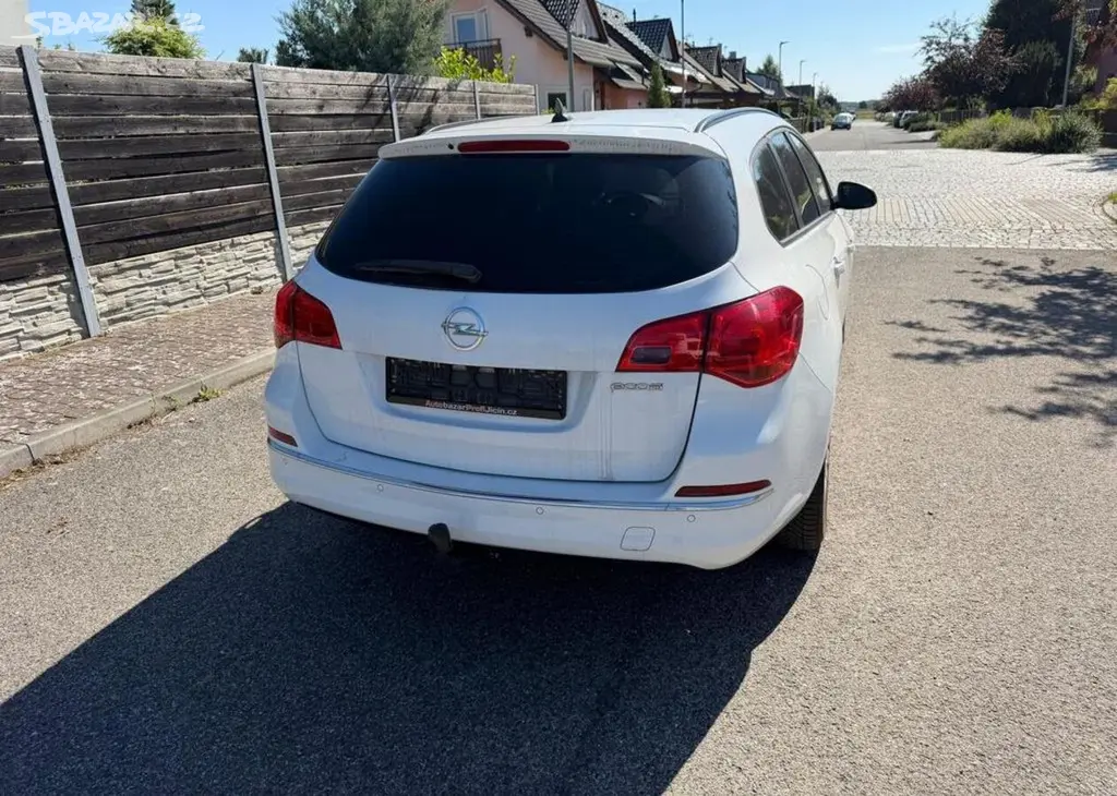 Opel Astra Sports 1,3CDTi /70kw Tažné nafta - fotka 6