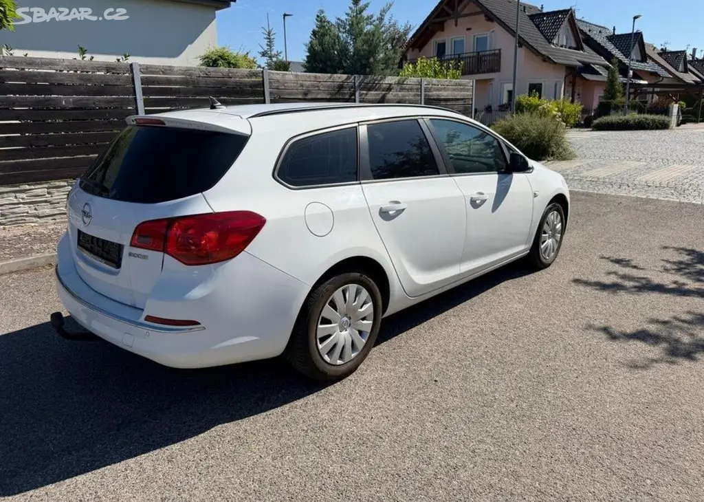 Opel Astra Sports 1,3CDTi /70kw Tažné nafta - fotka 5