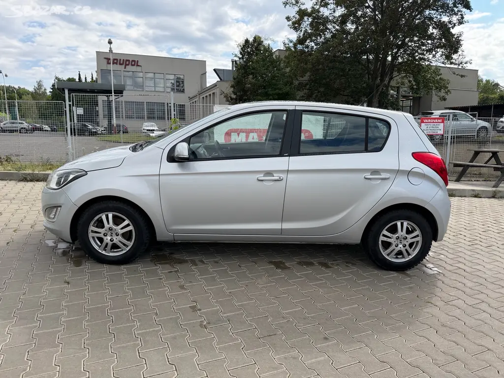 Prodám Hyundai i20 1.4i 74 kW Automat - fotka 6