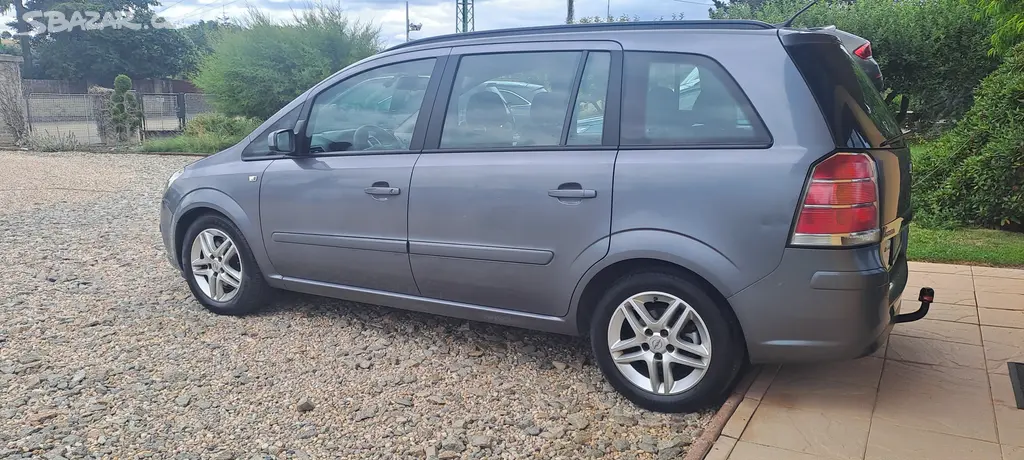 Opel Zafira 1.9 CDTi 74kW 7-MÍST - fotka 4