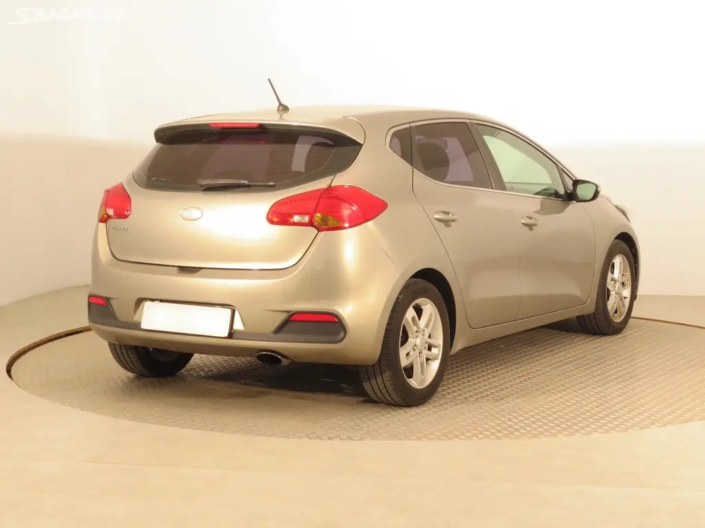 Kia Cee´d, 1.6 GDI, Serv.kniha, Klima - fotka 5