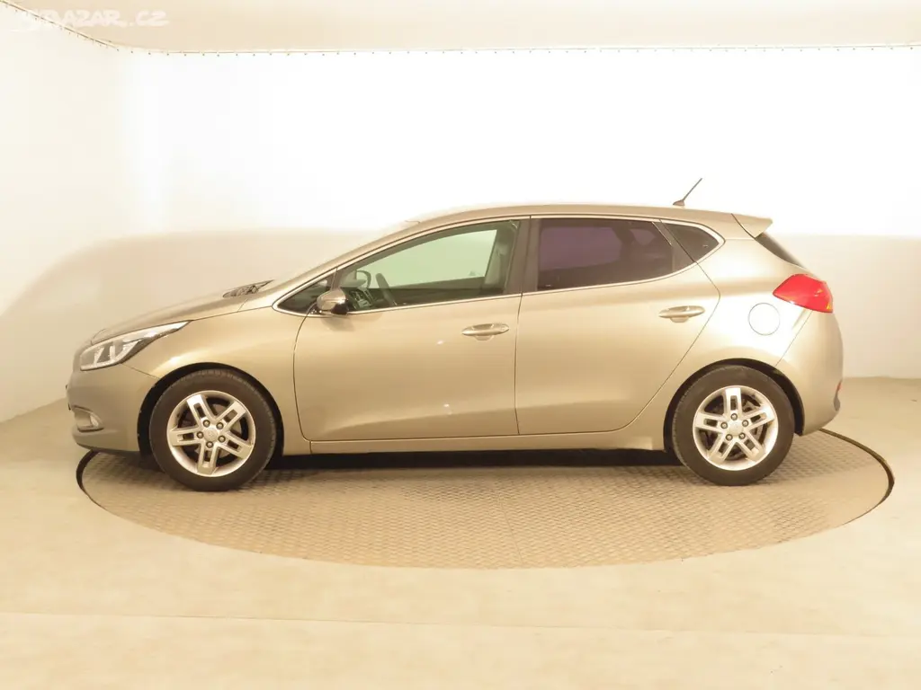 Kia Cee´d, 1.6 GDI, Serv.kniha, Klima - fotka 3