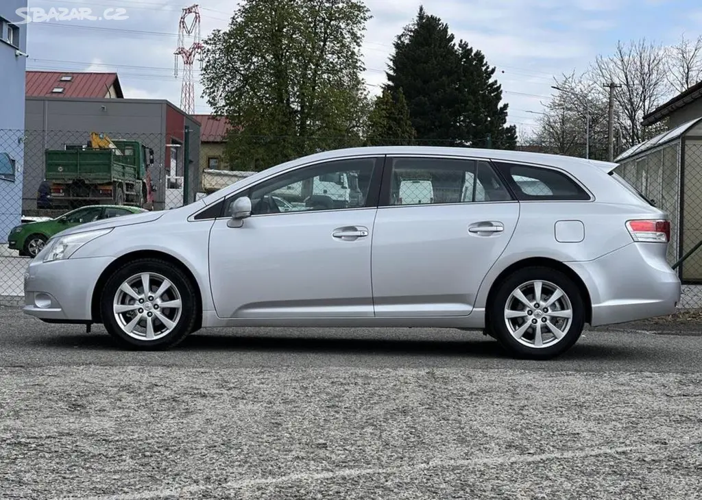 Toyota Avensis SOL 1.8 VVT-i NAVI KLIMA ALU - fotka 4
