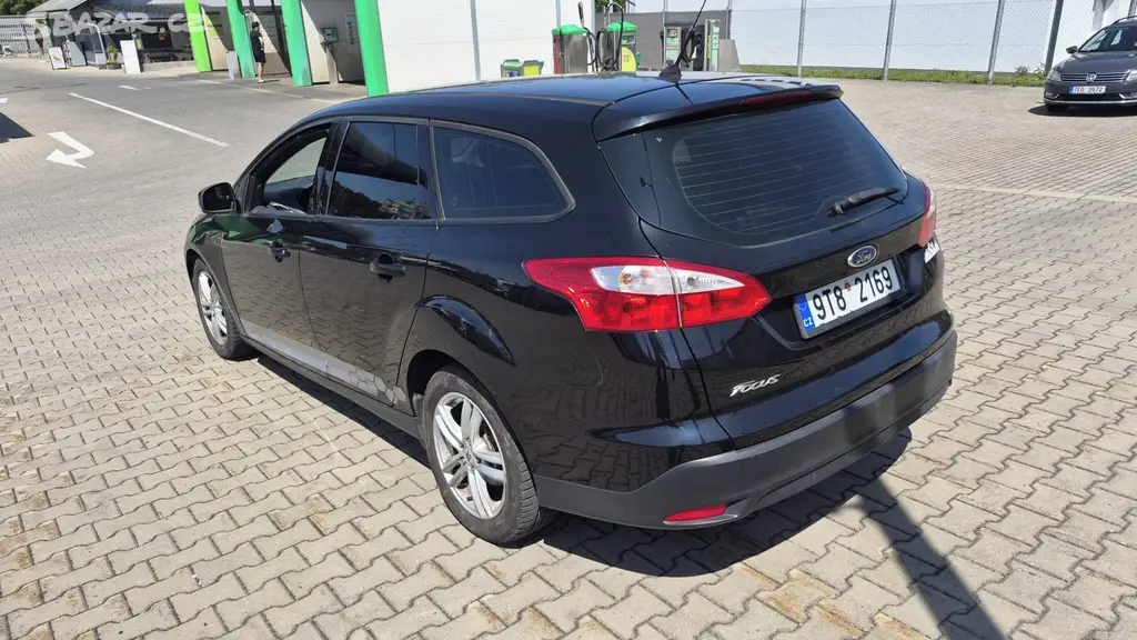 Ford Focus mk3 1.6TDCI 70kW klima - fotka 4