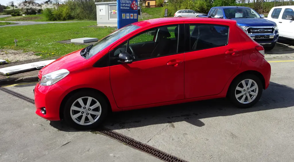 TOYOTA YARIS 1,4 D-4D GARANCE KM - fotka 4