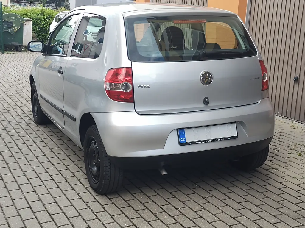 VOLKSWAGEN FOX 1.2i 2006 najeto 126t.km - fotka 5