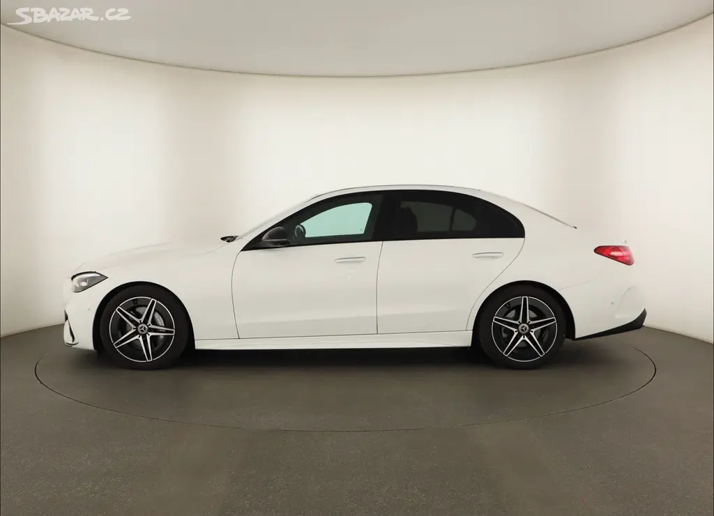 Mercedes-Benz Třídy C, 300 4MATIC, AMG Paket - fotka 2