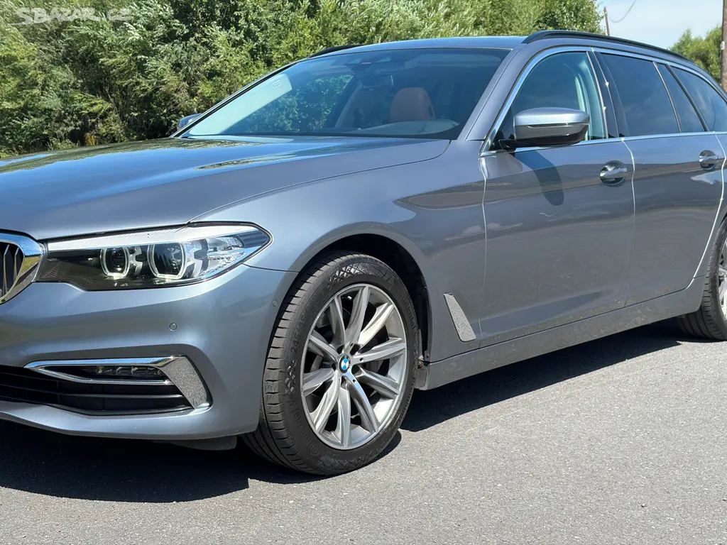 BMW530DxDrive,r.2020, 110t.km,serviska,garážované - fotka 4