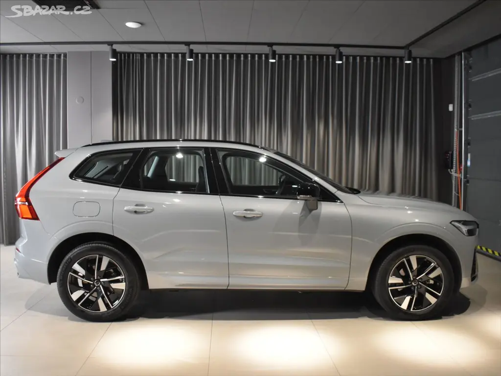 Volvo XC60, 2,0 B5 AWD PLUS BLIS,Bezklíč - fotka 3