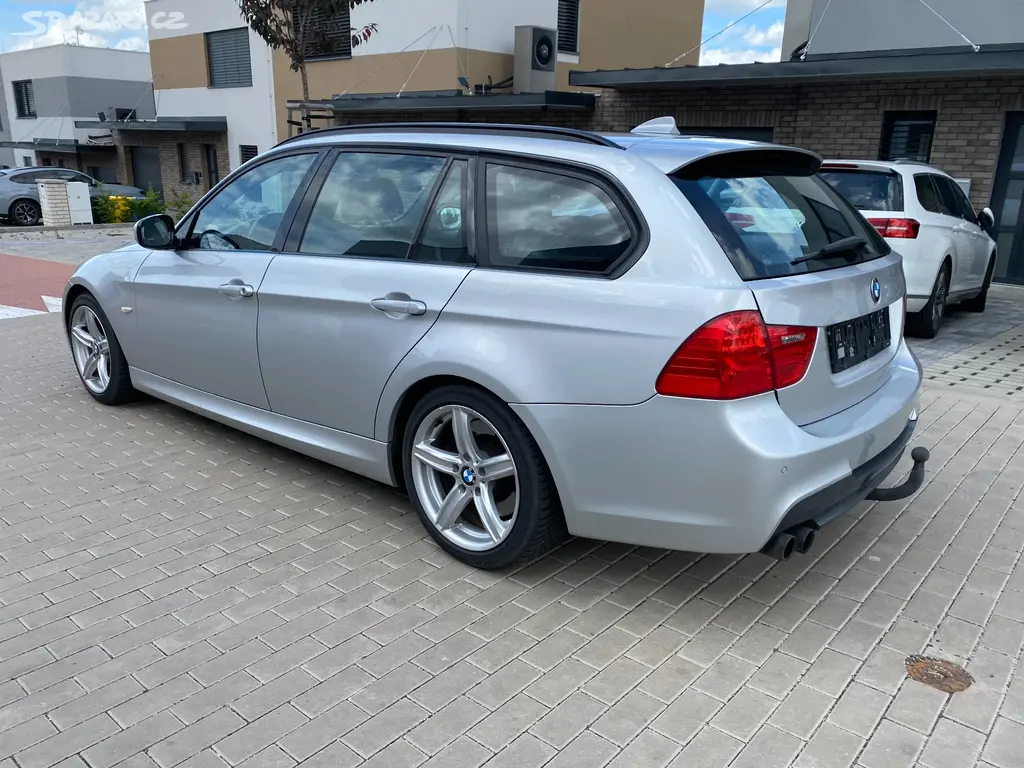 BMW 325d Touring, 150 kW, M-paket, r. 2011, manuál - fotka 2