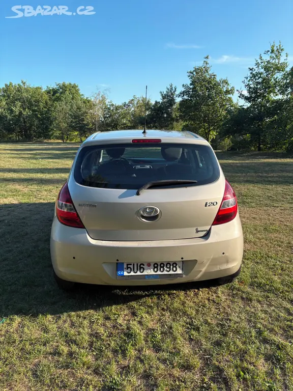 Prodám Hyundai i20 rv 2010 1.2 benzín 57kw - fotka 4