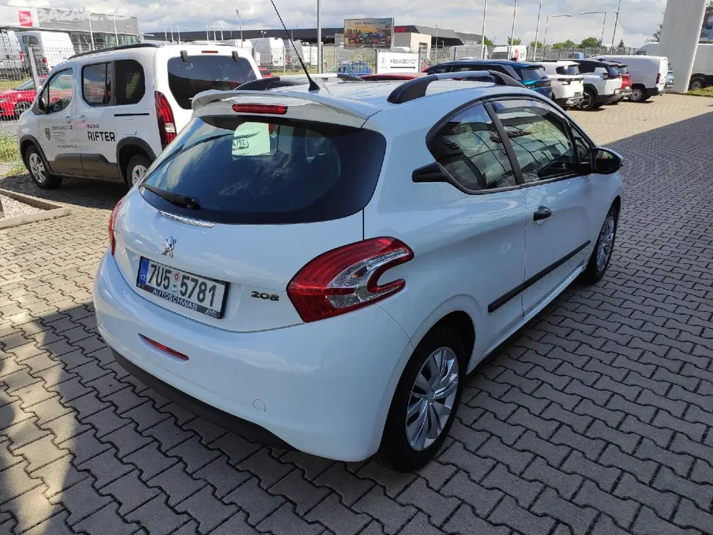 Peugeot 208, 1.2i 92k MAN5 nové CZ po STK - fotka 4