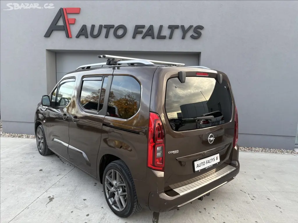 Opel Combo, 1,2 i 81 KW LIFE PANORAMA CZ - fotka 4