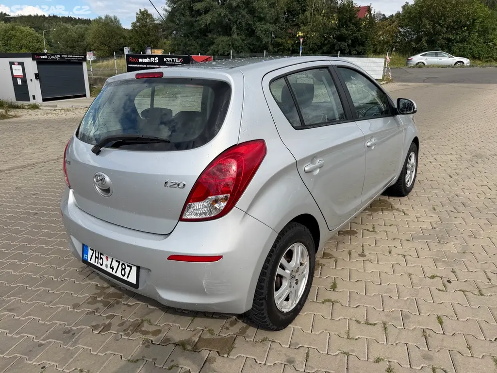 Prodám Hyundai i20 1.4i 74 kW Automat - fotka 4