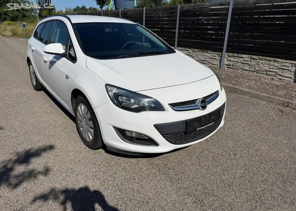 Opel Astra Sports 1,3CDTi /70kw Tažné nafta - fotka 3
