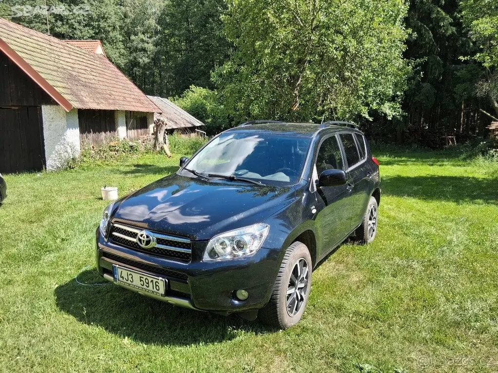 Toyota RAV4 2,2   r. v. 2008, spolehlivé SU