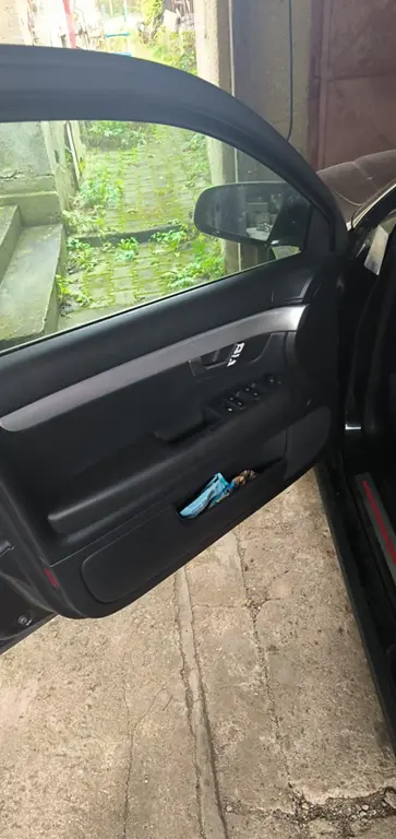Audi A4 Avant, 2005, 85kw - fotka 6