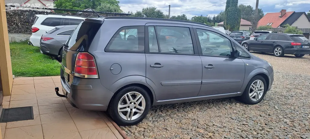 Opel Zafira 1.9 CDTi 74kW 7-MÍST - fotka 5