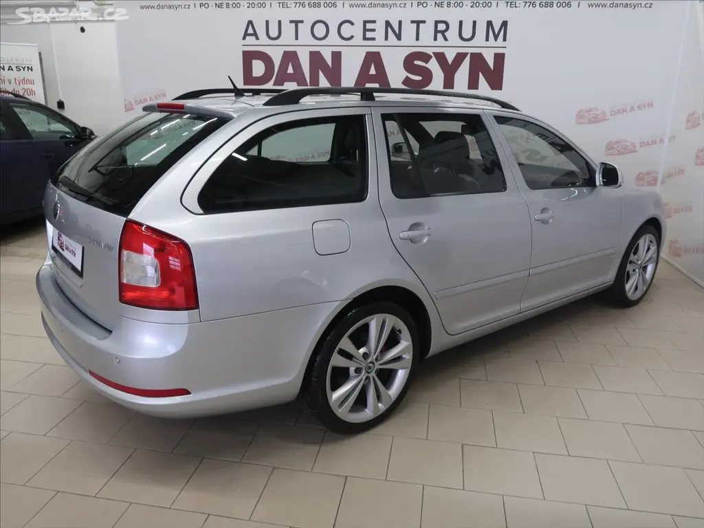 Škoda Octavia, 2,0 TDI CR RS Combi NEZ. TOPEN - fotka 4