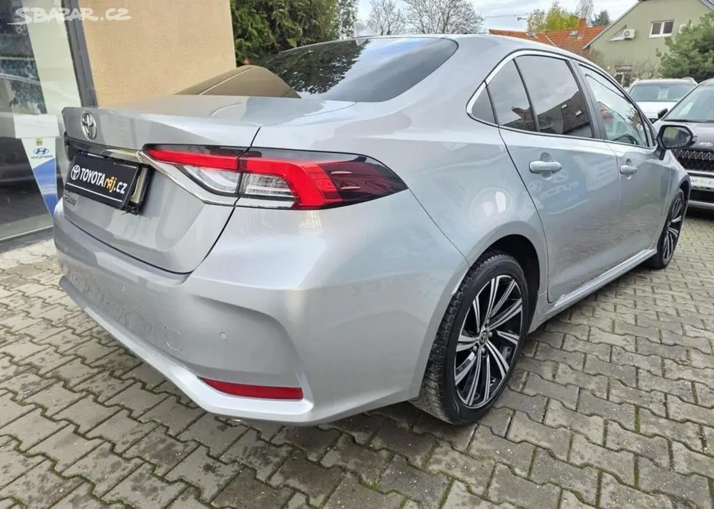 Toyota Corolla 1,5 VVT-i V ZÁRUCE-KAMERA - fotka 5