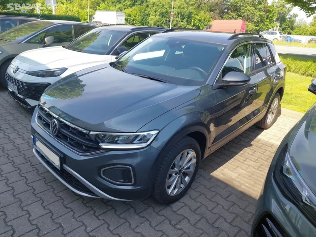 Volkswagen T-Roc 1.5 TSi/110kW LIFE - DSG,TZ,.. - fotka 3