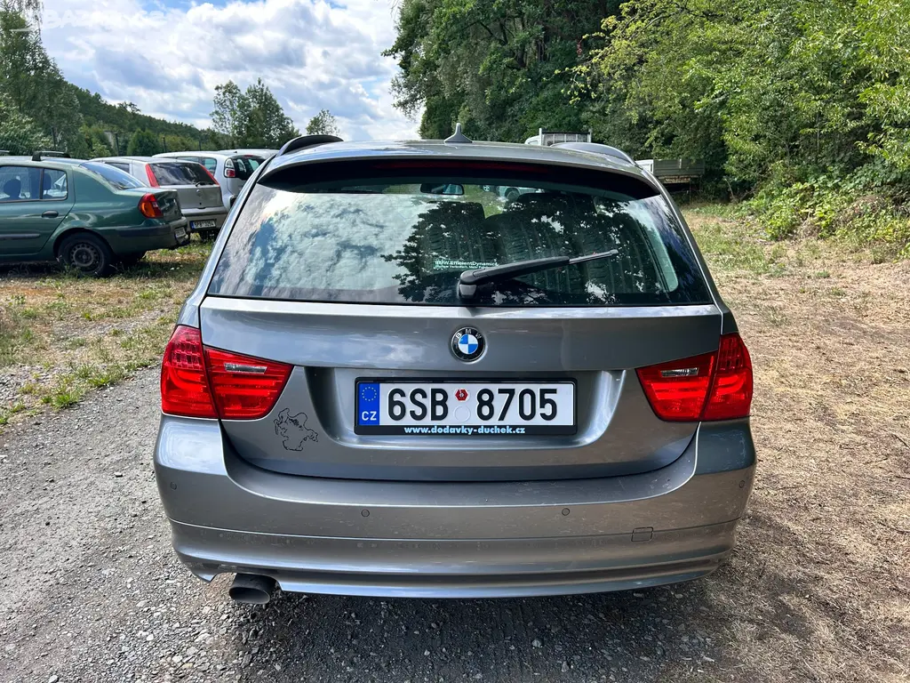 BMW 318D 105kW, r.v. 2012, najeto 230123km - fotka 6