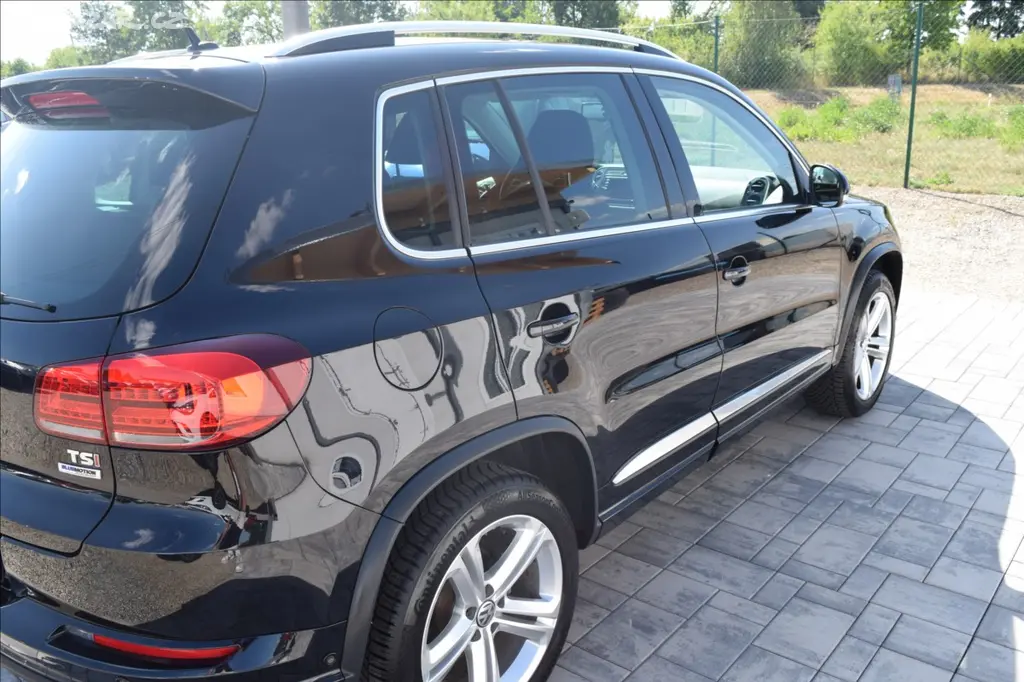 Volkswagen Tiguan, 1,4 TSI 92KW R-LINE TOP STAV! - fotka 5