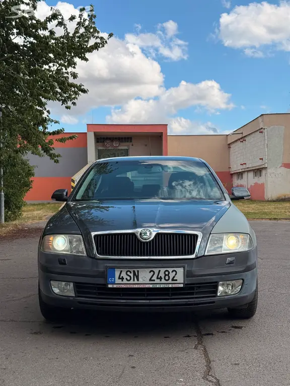 Škoda Octavia 2 Elegance 1.6 FSI (85 kW) - fotka 2