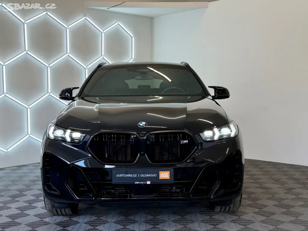 BMW X6, M60i xDrive, 390kW, 1.MAJ, ČR - fotka 2