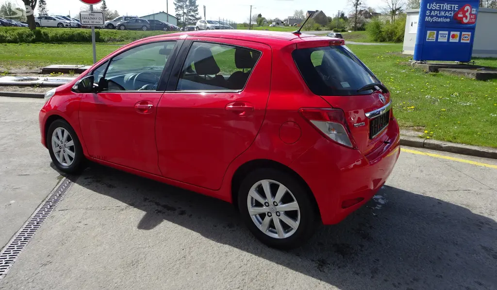 TOYOTA YARIS 1,4 D-4D GARANCE KM - fotka 5