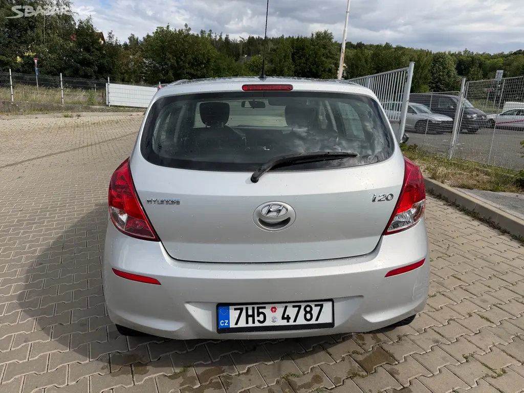 Prodám Hyundai i20 1.4i 74 kW Automat - fotka 3