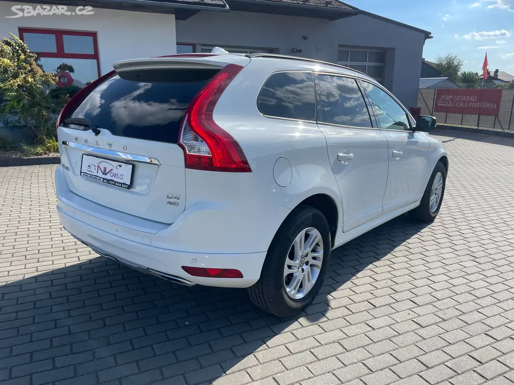 VOLVO XC60 2,4D4 140kw AWD Geartr. Tažné 12/2015 - fotka 4