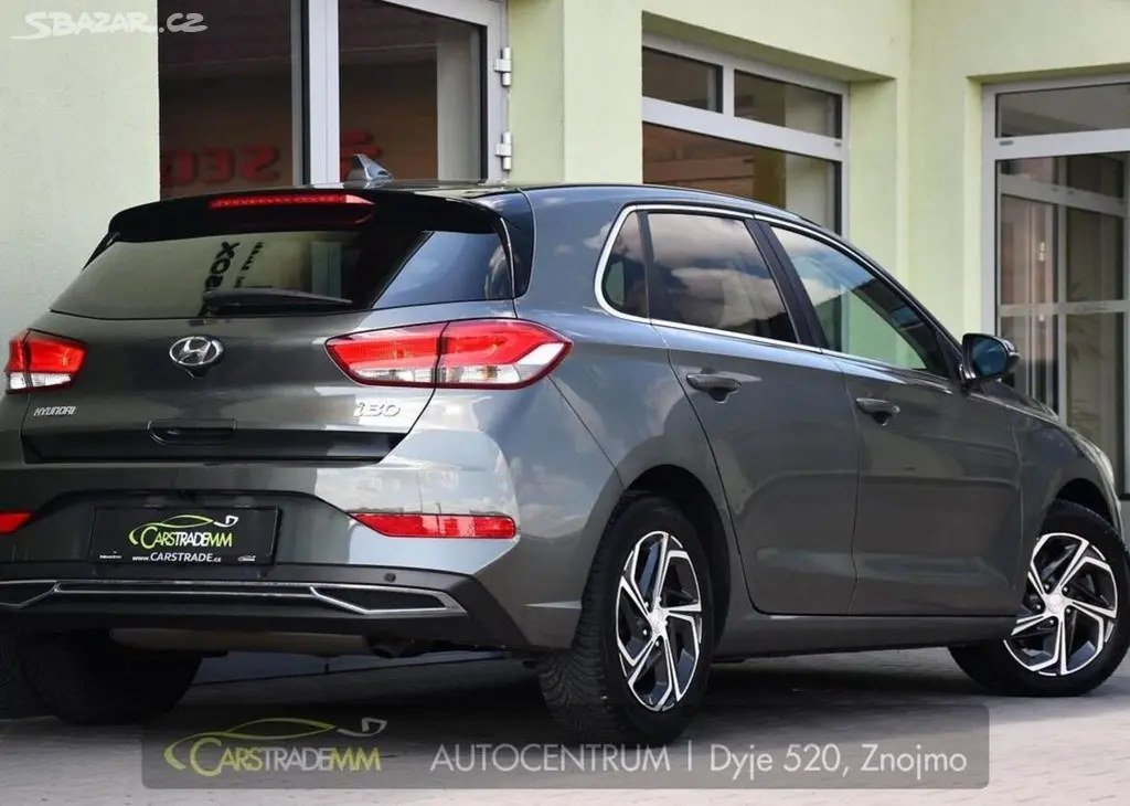 Hyundai i30 1.0T-GDi FAMILY SMART DCT NAVI 88 kw - fotka 4