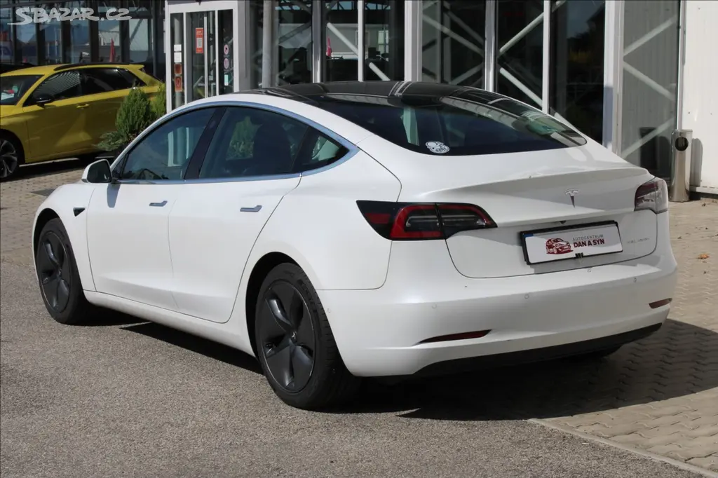 Tesla Model 3, AWD Long Range - fotka 4
