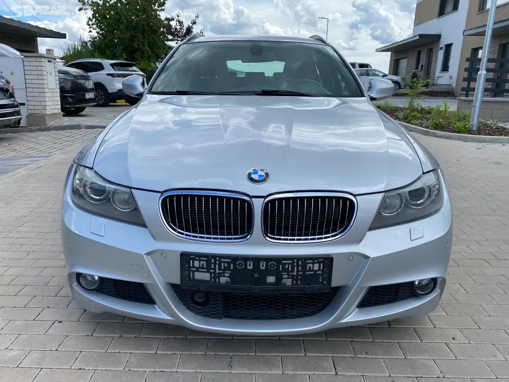 BMW 325d Touring, 150 kW, M-paket, r. 2011, manuál - fotka 4