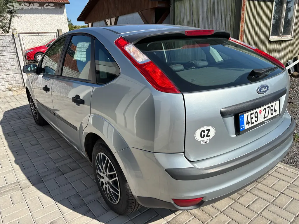 Ford Focus 1,4i- 59kw, klima - fotka 2
