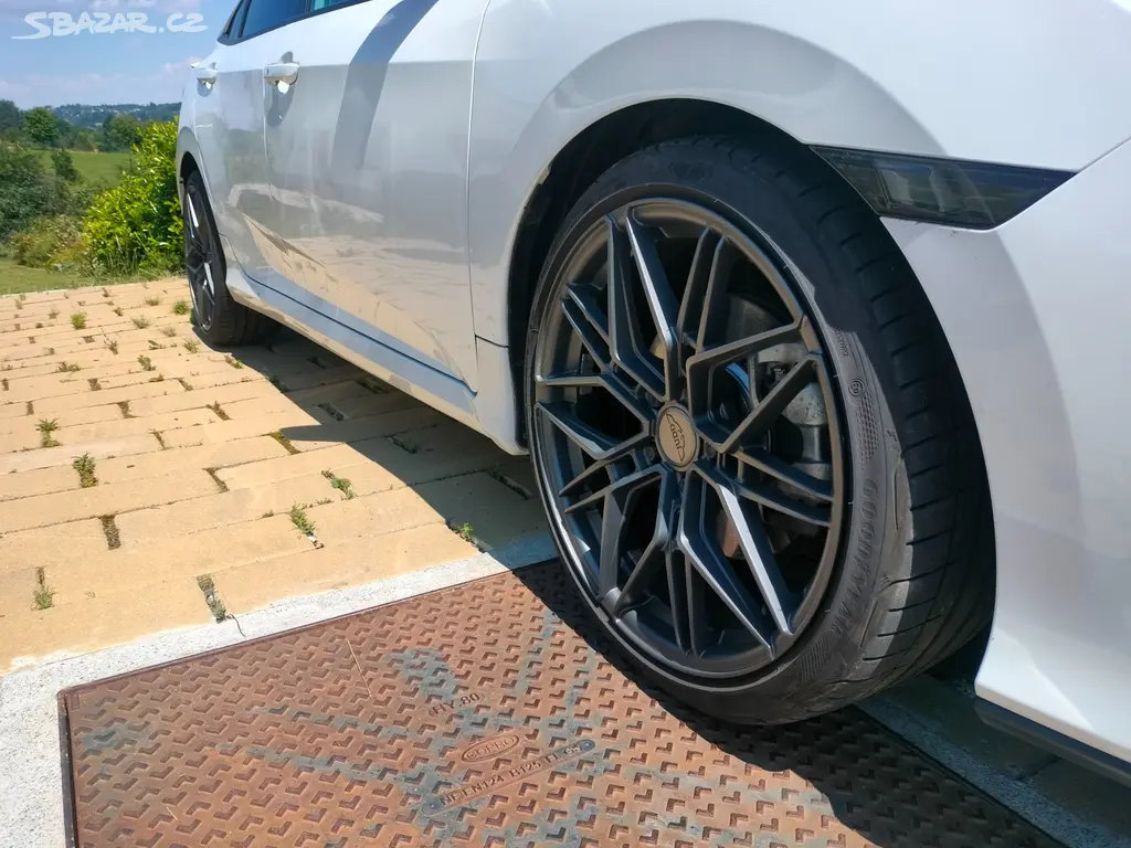 Honda Civic Si 10G model [telefon skryt]km -6MT - fotka 2