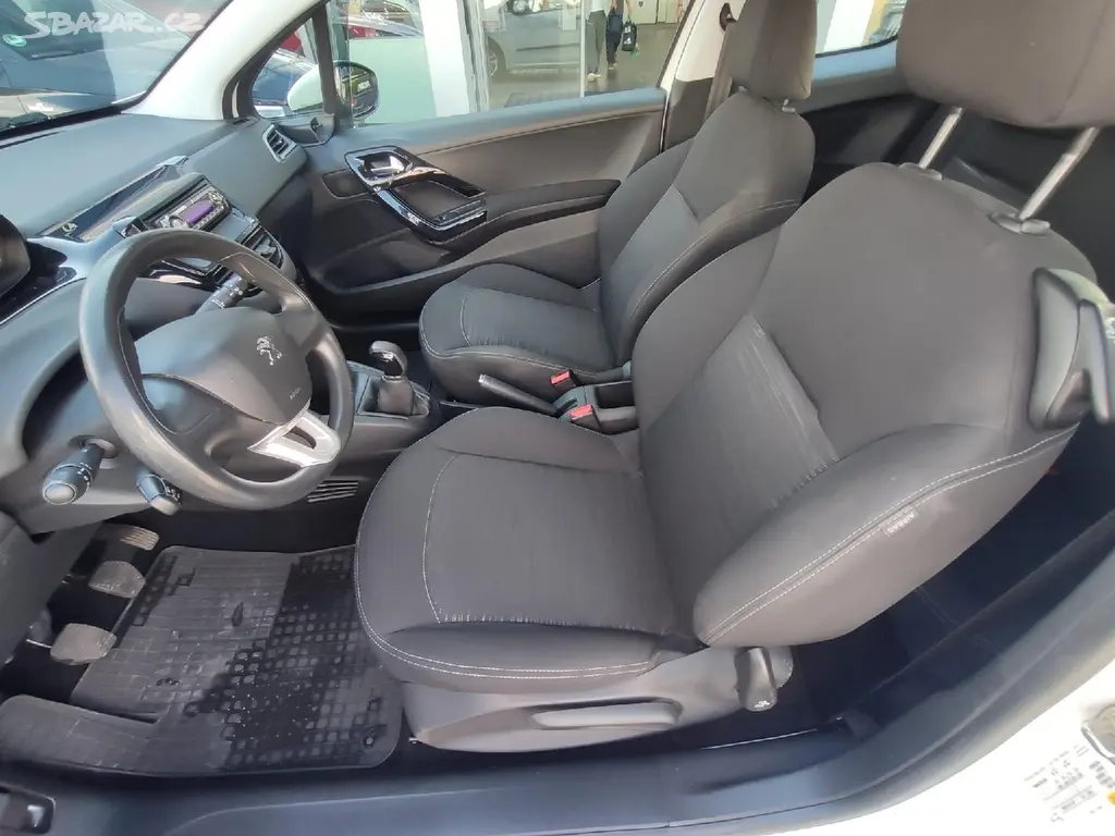Peugeot 208, 1.2i 92k MAN5 nové CZ po STK - fotka 5