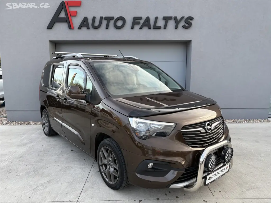 Opel Combo, 1,2 i 81 KW LIFE PANORAMA CZ