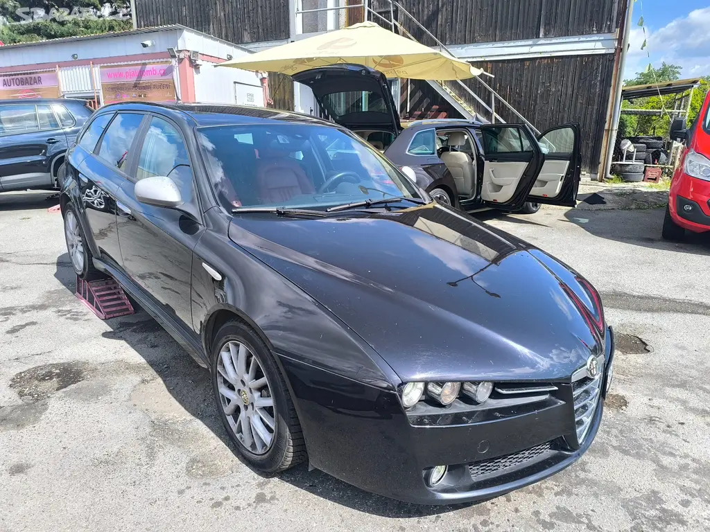 Alfa Romeo 159 2.0 JTDm 125kW Sportwagon,Xenon,ALU - fotka 3