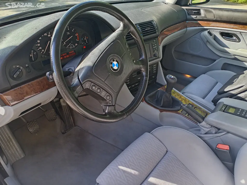 BMW 540i e39 V8 210kW 6st. manuál - fotka 4