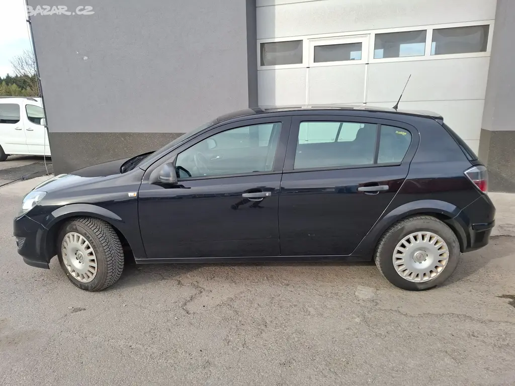 Astra 1.7CTDi 81KW r.11, VELMI SOLIDNÍ, SERVISKA - fotka 2