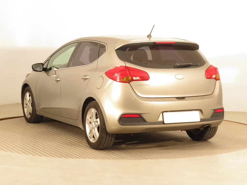 Kia Cee´d, 1.6 GDI, Serv.kniha, Klima - fotka 4
