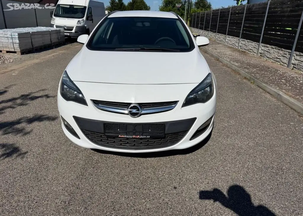 Opel Astra Sports 1,3CDTi /70kw Tažné nafta - fotka 2