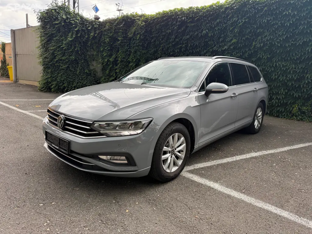 VW Passat B8 2.0 TDi/DSG/Webasto/Kamera/153Tkm - fotka 3