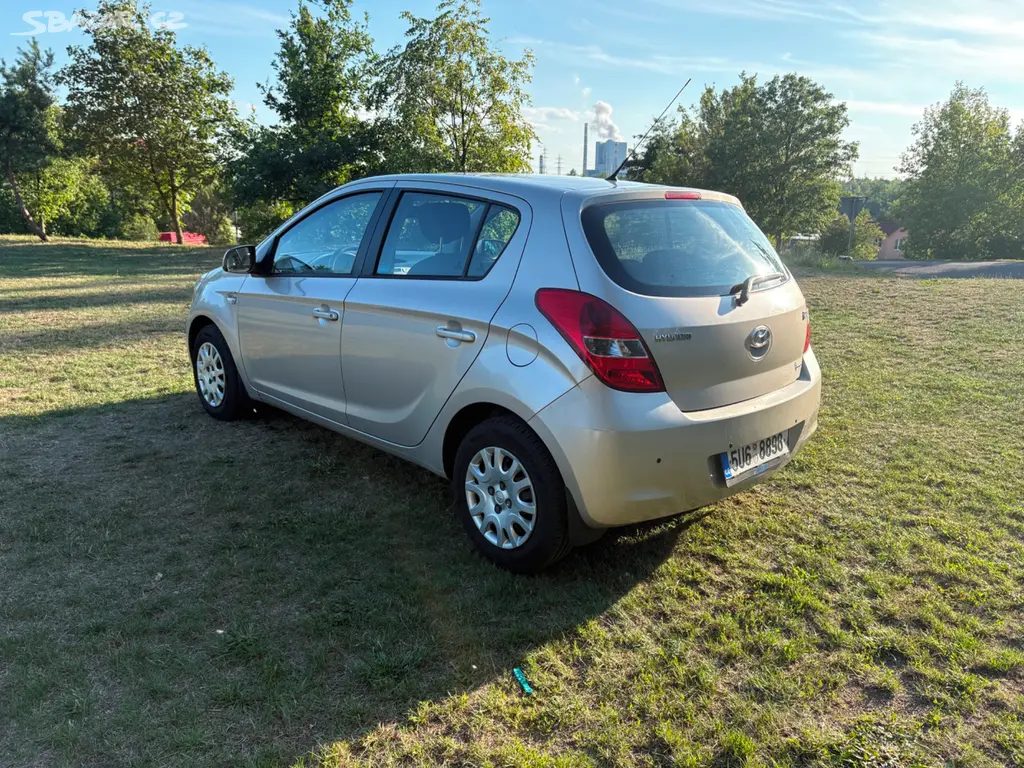 Prodám Hyundai i20 rv 2010 1.2 benzín 57kw - fotka 3