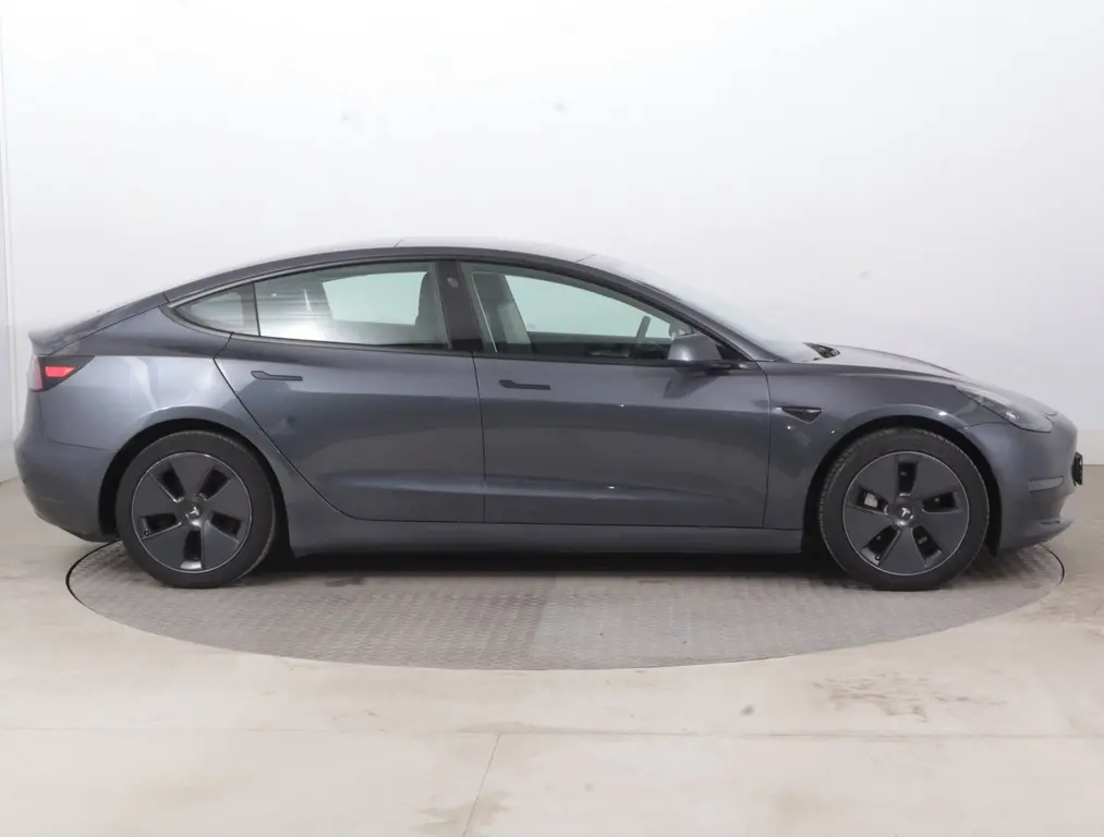 Tesla Model 3, Long Range 4WD 82kWh, SoH 82% - fotka 6