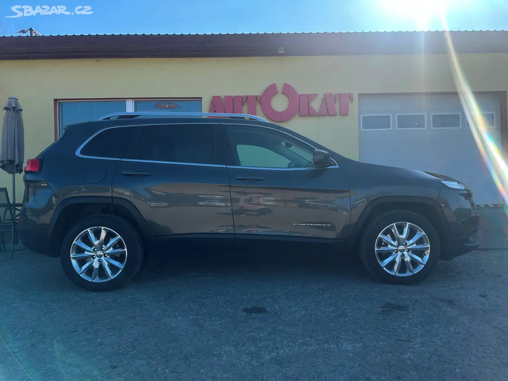 Jeep Cherokee 2.2 CRD 4x4/147kW/Automat/1MAJ - fotka 2